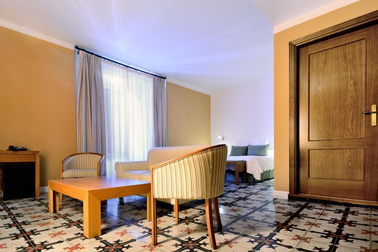 Hotel Ahc Palacio Coria Exterior photo